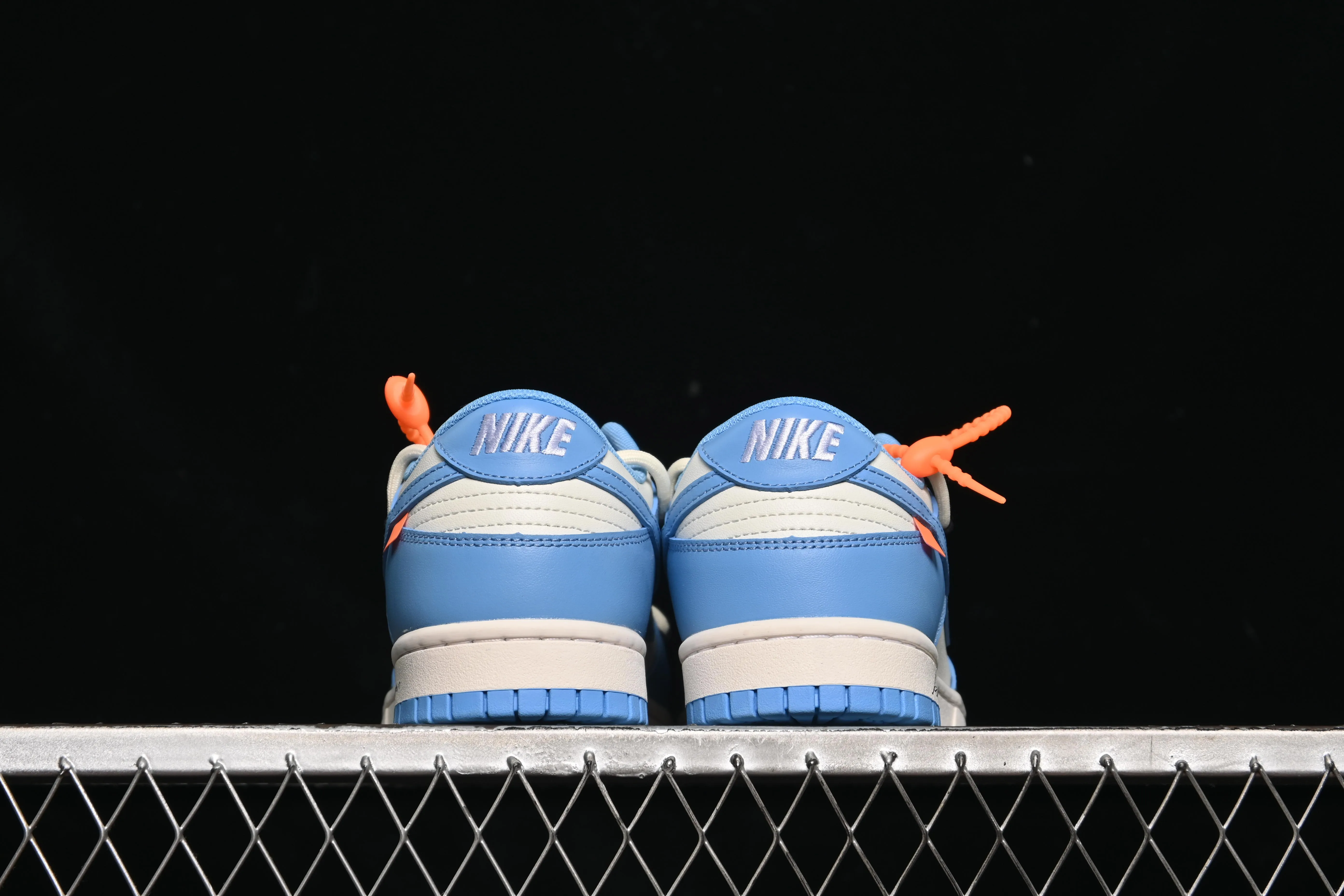 All categories Nk SB Dunk series Nk SB Dunk Low low-top sneakers Nike SB Dunk Low white and blue strap low-top casual sneakers DV0833-113